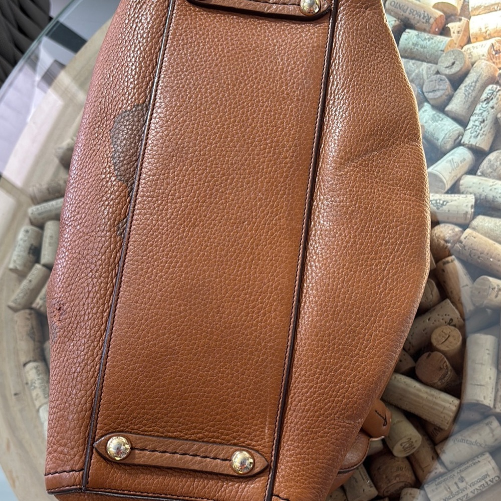 Elegant Brown Leather Handbag - Picture 3 of 6